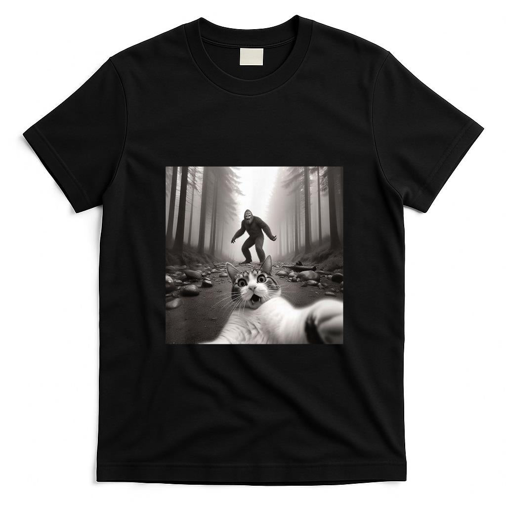 Funny Tees - Funny Surprised Scared Cat Selfie With Sasquatsch Bigfoot T-Shirt