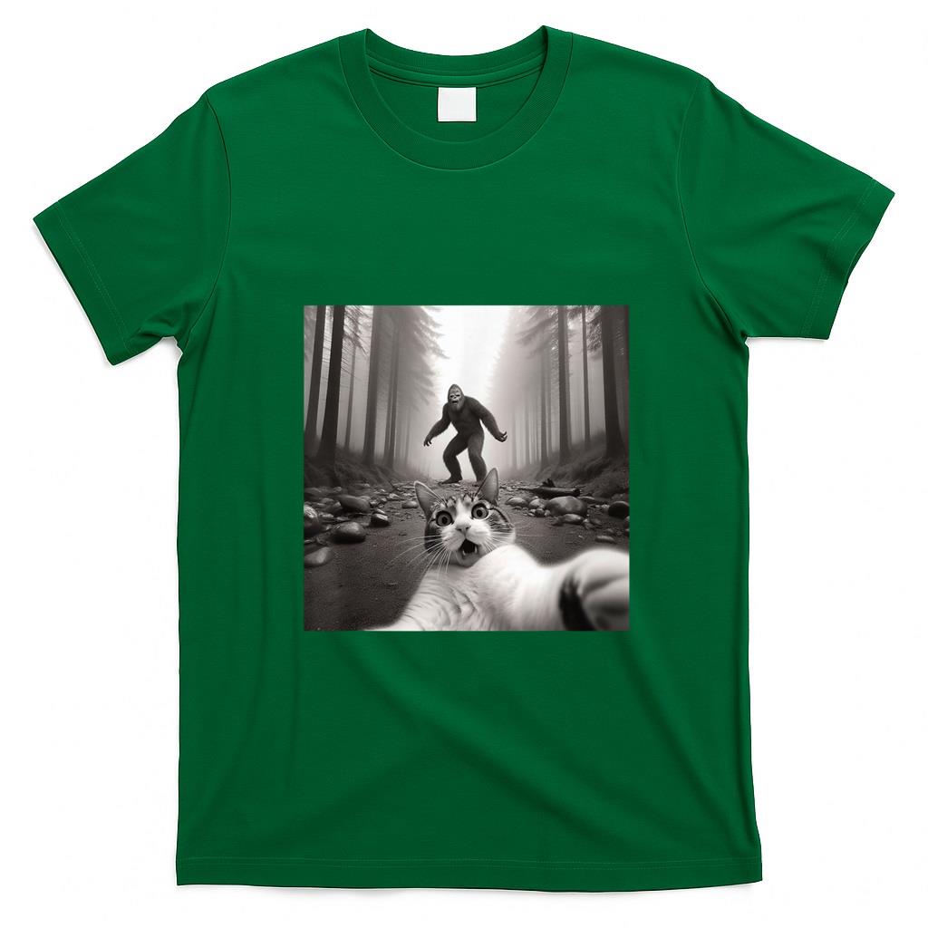Funny Tees - Funny Surprised Scared Cat Selfie With Sasquatsch Bigfoot T-Shirt