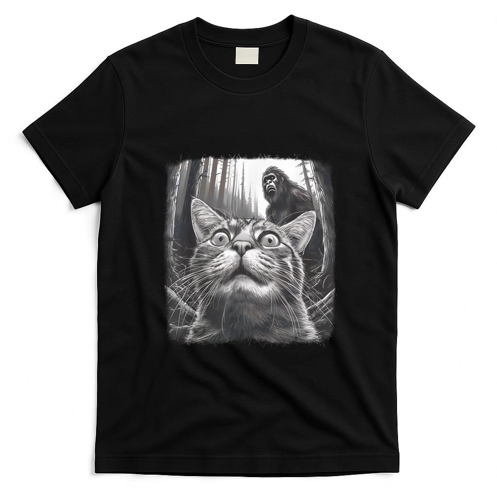 Funny Tees - Surprised Scared Cat Selfie With Sasquatsch Bigfoot 0D4ERF T-Shirt