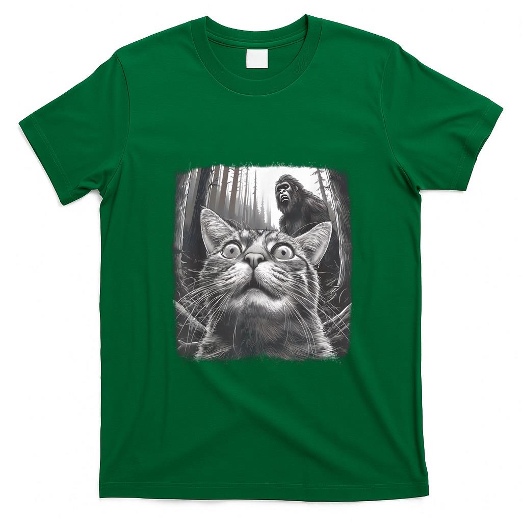 Funny Tees - Surprised Scared Cat Selfie With Sasquatsch Bigfoot 0D4ERF T-Shirt