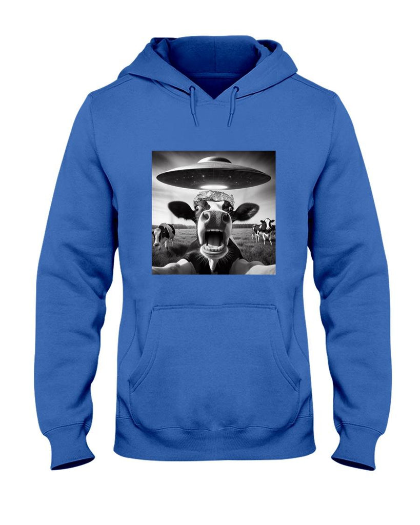 Funny Tees - Funny Cow Abduction By UFO Selfie - Hilarious Alien Meme T-Shirt
