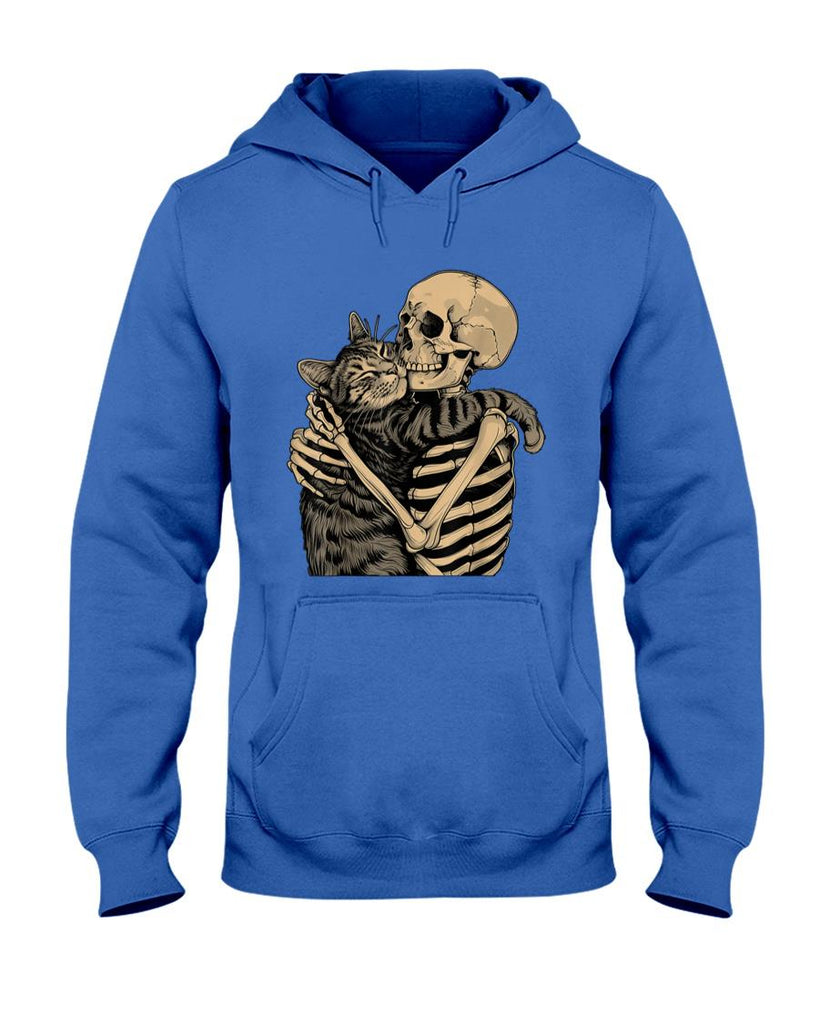 Pet Mom Halloween Shirt - Skeleton Hugging Cat Halloween Cat Lover Cat Mom Dad T-Shirt